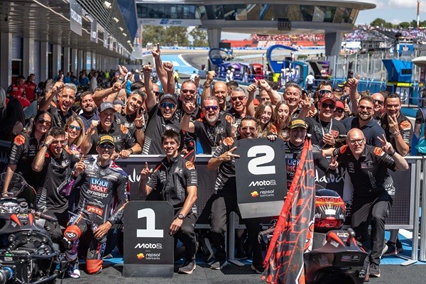 Spektakularna dvojna zmaga v Jerezu